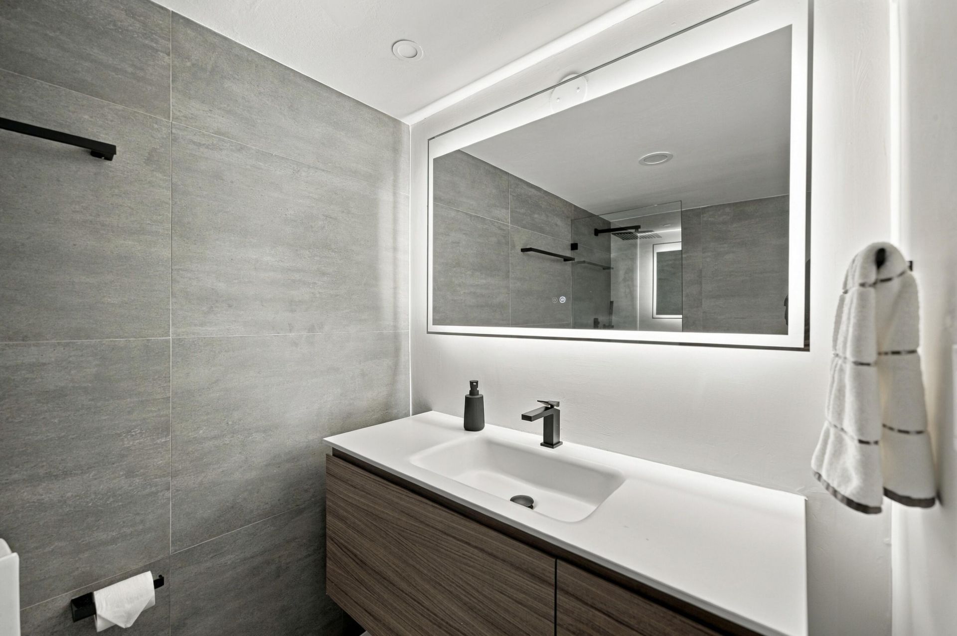 3140 S Ocean Drive, Unit 610, Hallandale Beach, FL 33009 Photo