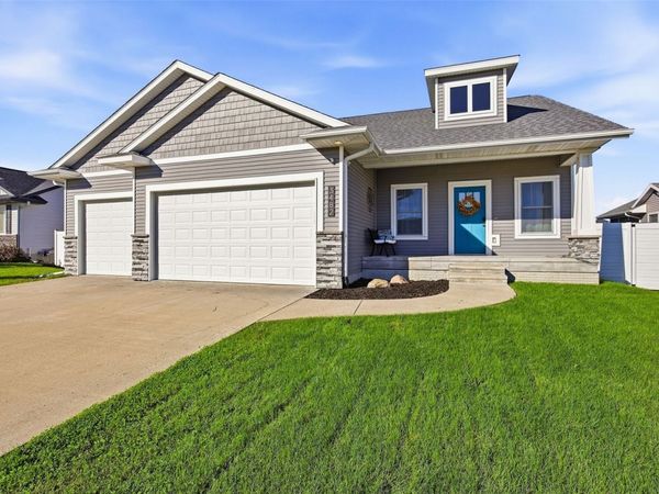 3482 Hemingway St, Marion, IA 52302
