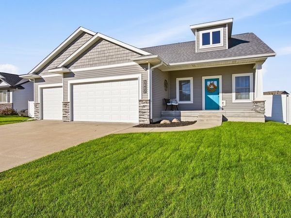 3482 Hemingway St , Marion, IA 52302
