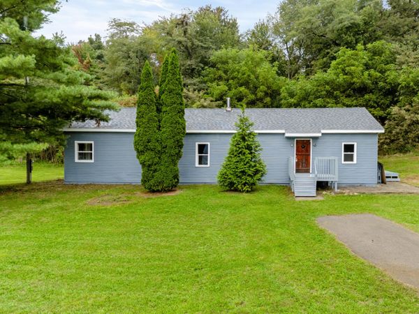 55470 Flatbush Road, Three Rivers, MI 49093