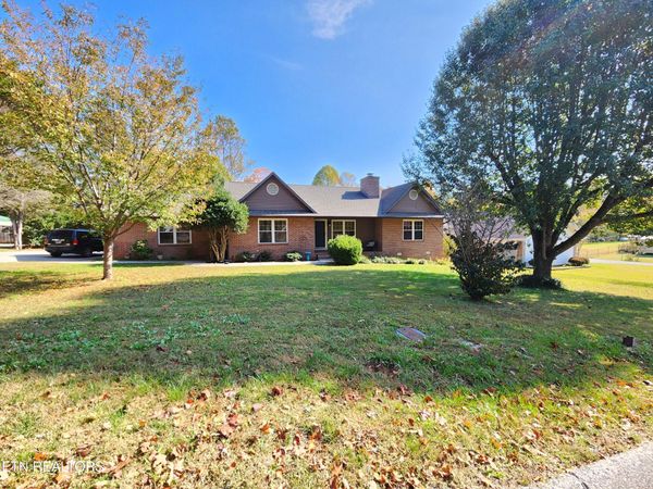 3232 Fairoaks Drive, Maryville, TN 37803