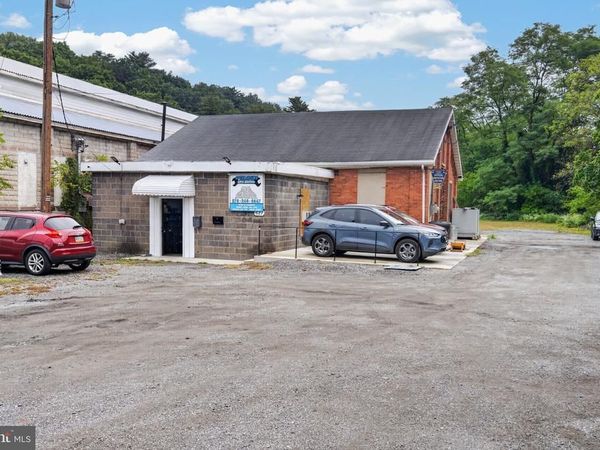 427 E BROAD STREET , TAMAQUA, PA 18252
