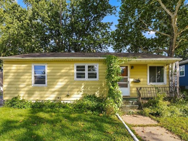 2530 Cody Street , Bettendorf, IA 52722