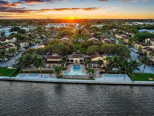 1010 LAKE SHORE Drive, Unit 202, Lake Park, FL 33403