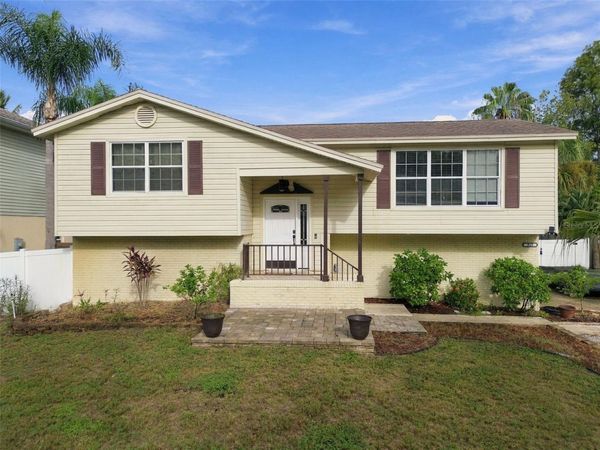 915 LYNNLEA LANE , TARPON SPRINGS, FL 34689