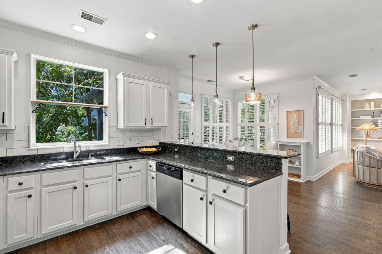 1520 Faith Street Photo 7