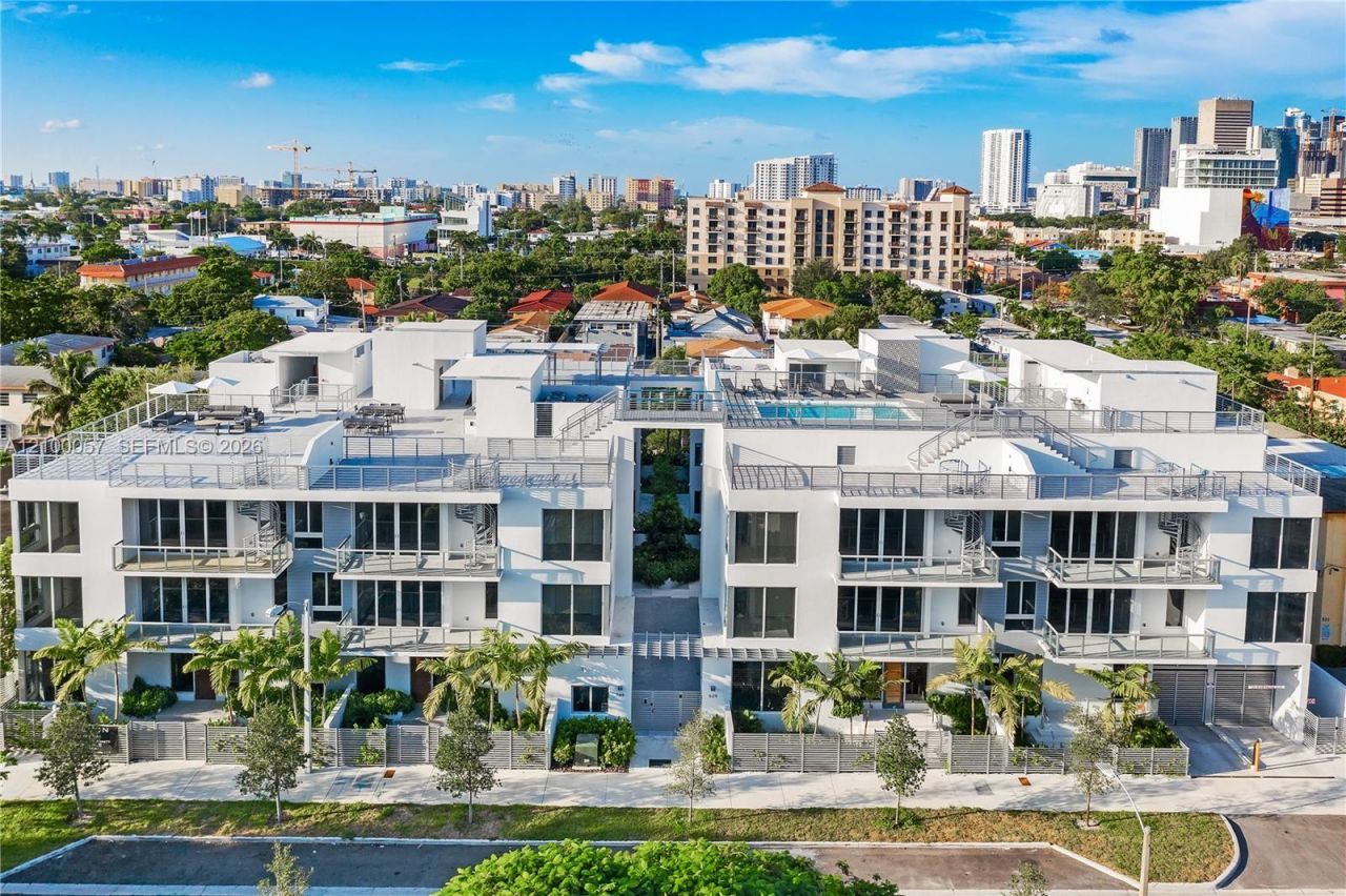 529 SW 11th St , Unit 203, Miami, FL 33129 Photo