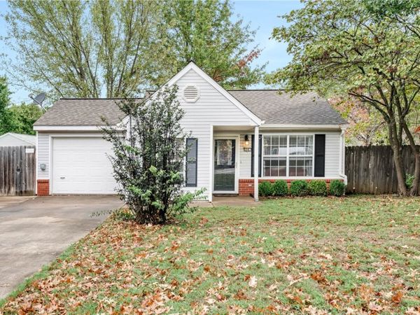 556 E Mimosa Lane , Fayetteville, AR 72703
