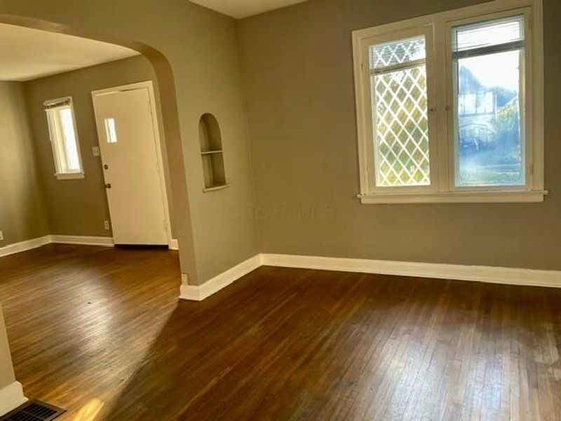 1008 S Cassingham Road, Columbus, OH 43209 Photo 5