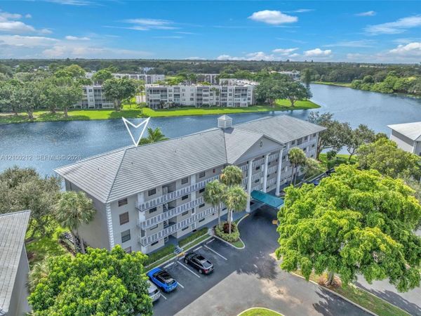 1530 Whitehall Dr , Unit 302, Davie, FL 33324