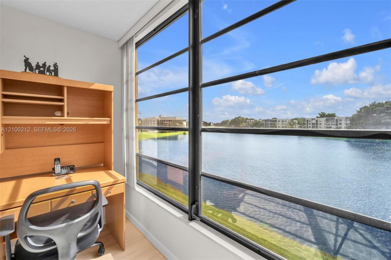 1530 Whitehall Dr, Unit 302, Davie, FL 33324 Photo