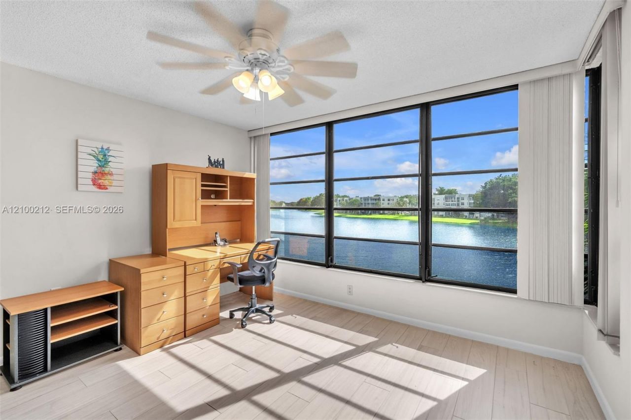 1530 Whitehall Dr, Unit 302, Davie, FL 33324 Photo