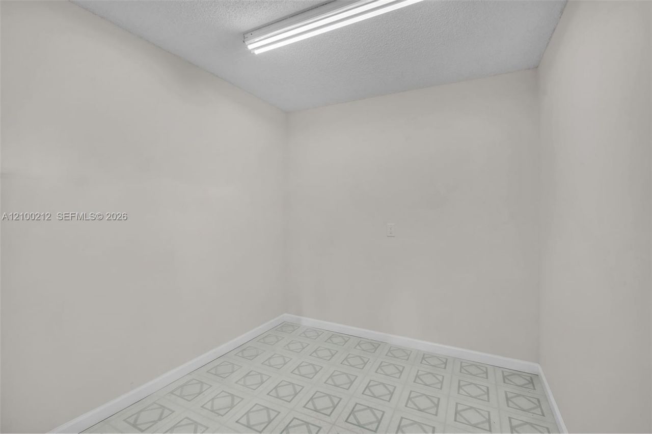 1530 Whitehall Dr, Unit 302, Davie, FL 33324 Photo