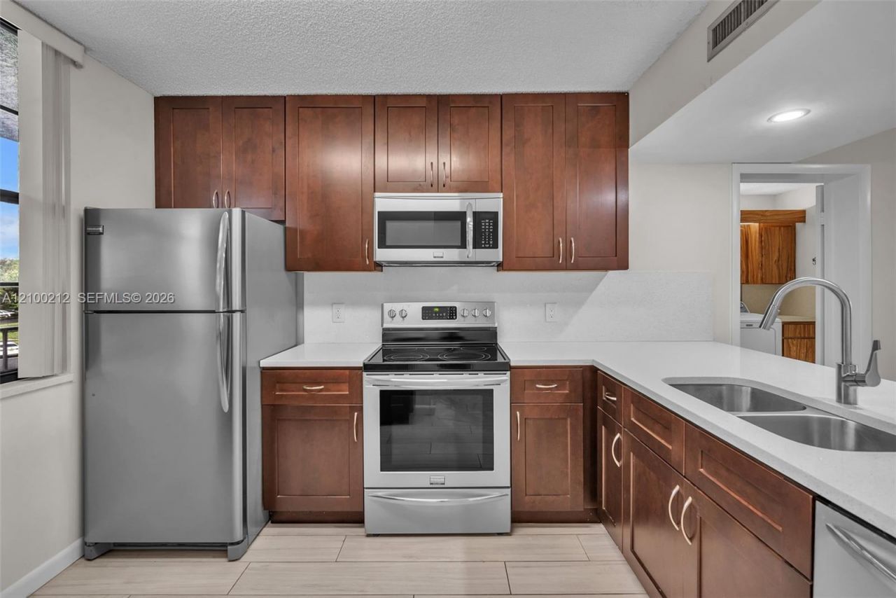 1530 Whitehall Dr, Unit 302, Davie, FL 33324 Photo