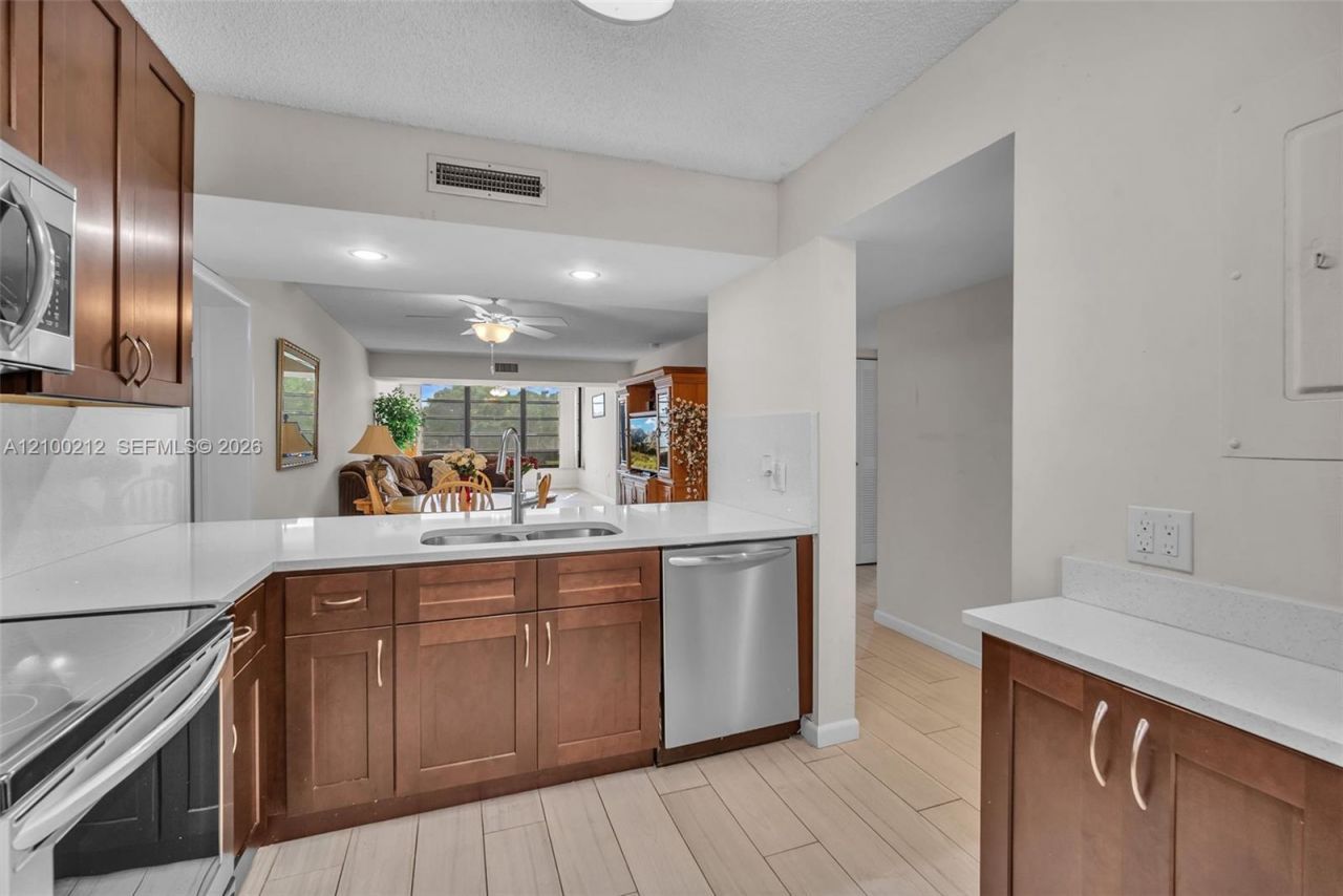 1530 Whitehall Dr, Unit 302, Davie, FL 33324 Photo