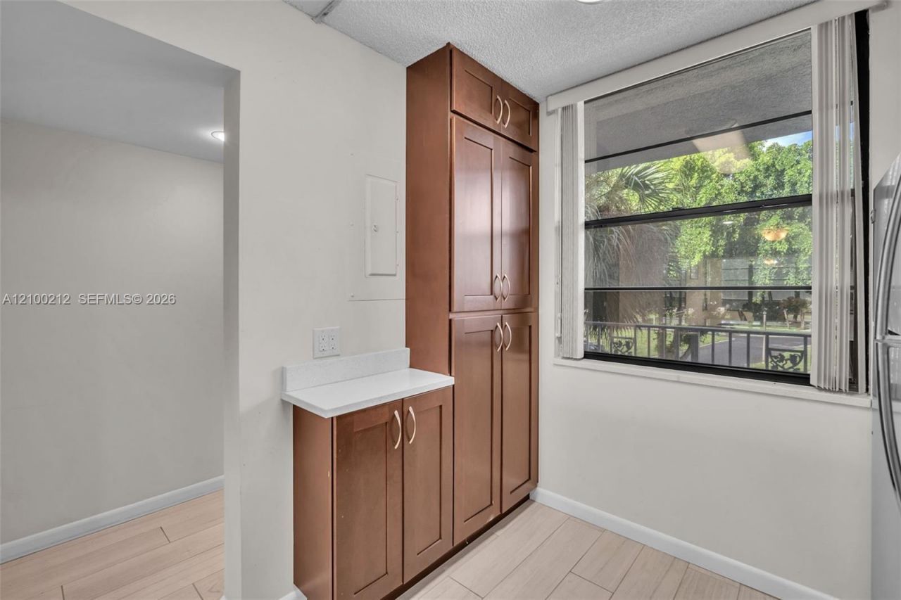 1530 Whitehall Dr, Unit 302, Davie, FL 33324 Photo