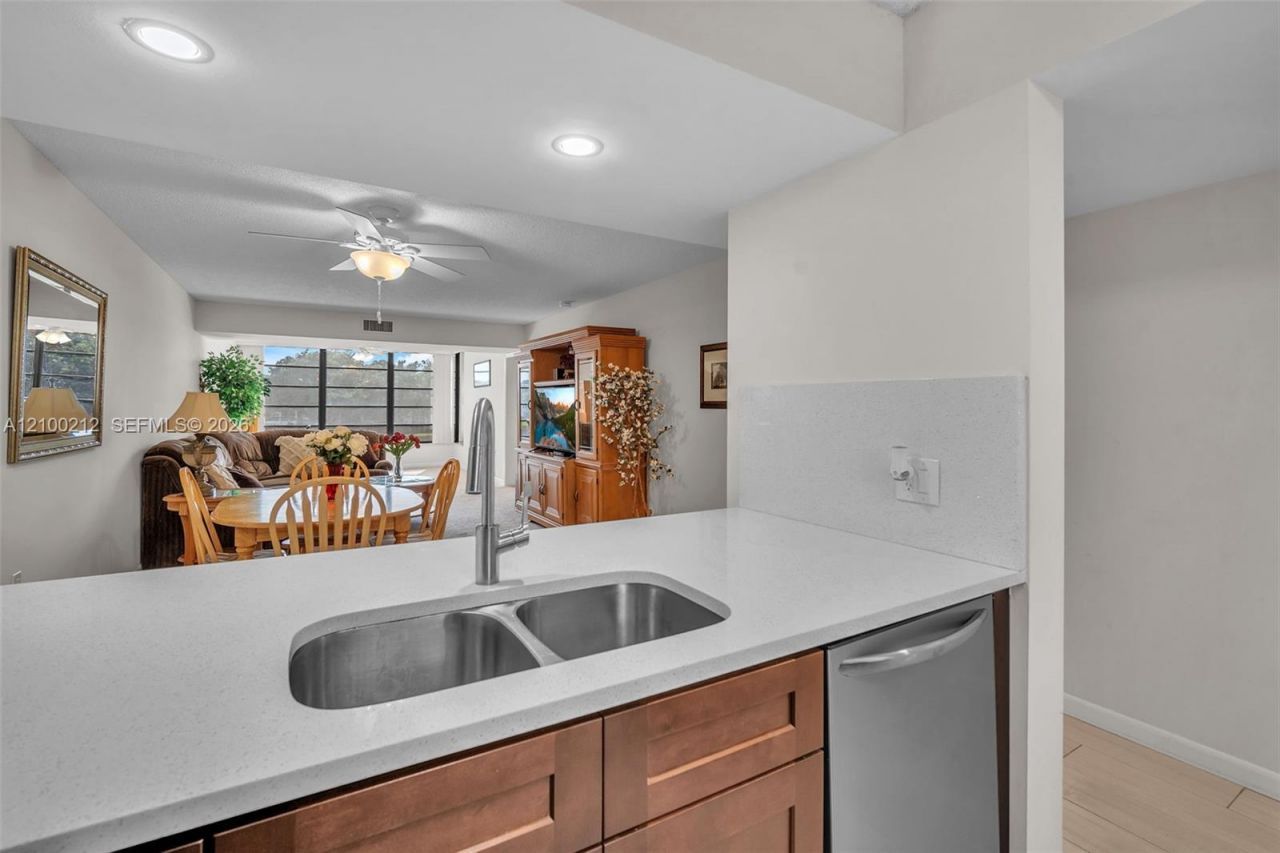 1530 Whitehall Dr, Unit 302, Davie, FL 33324 Photo