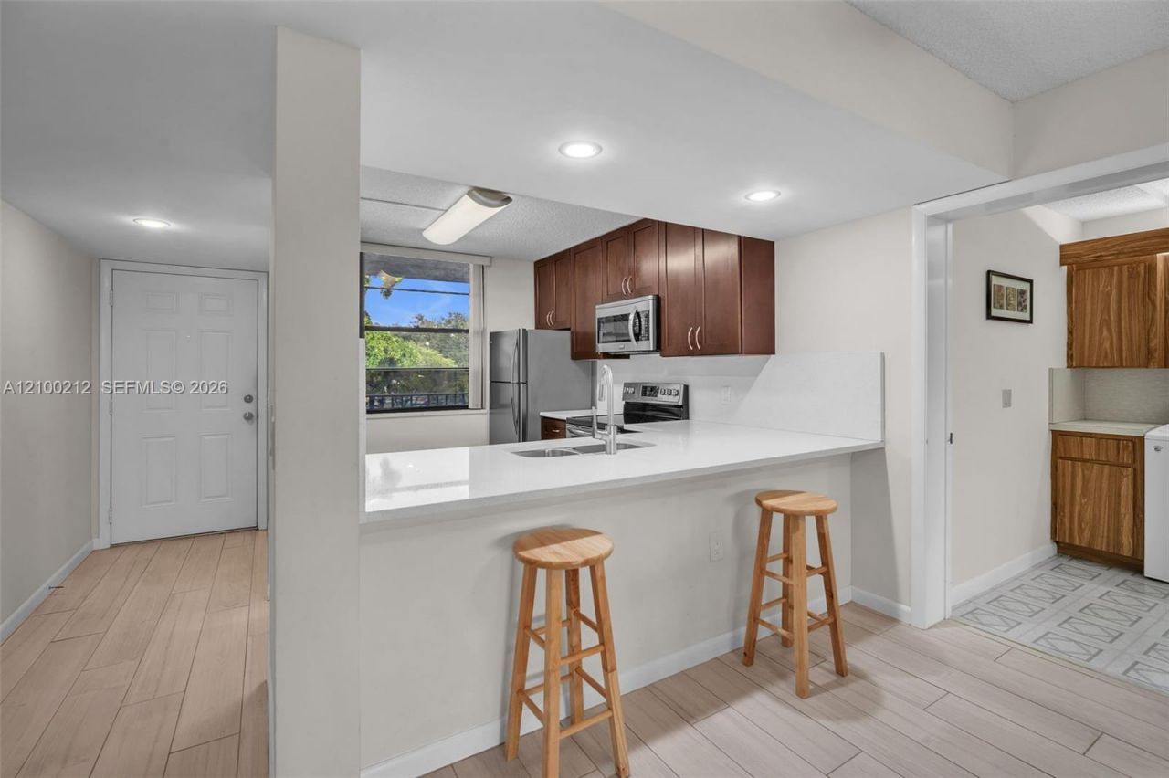 1530 Whitehall Dr, Unit 302, Davie, FL 33324 Photo
