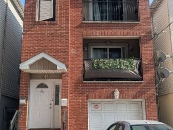 20 Bennett St, Unit 1, Jersey, NJ 07304