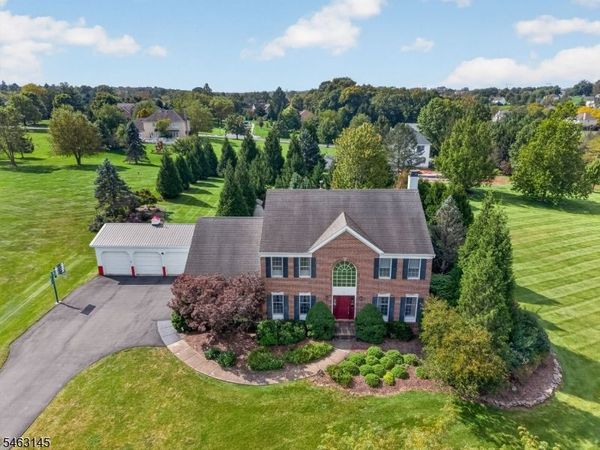 7 Stark Ct, Raritan, NJ 08551