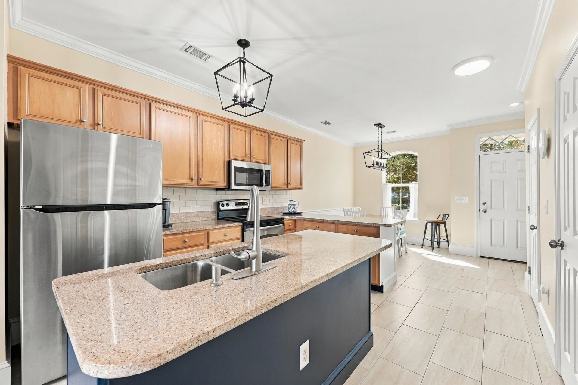 790 Howard Ave. Photo 10