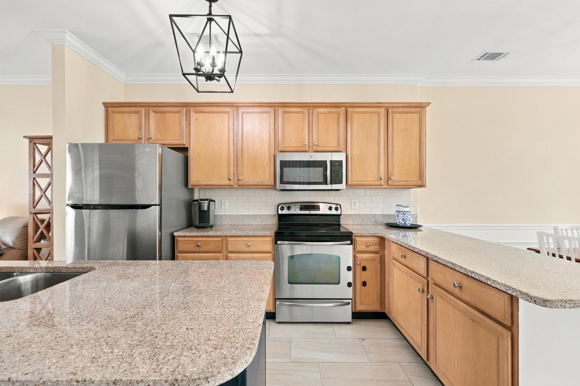 790 Howard Ave. Photo 12