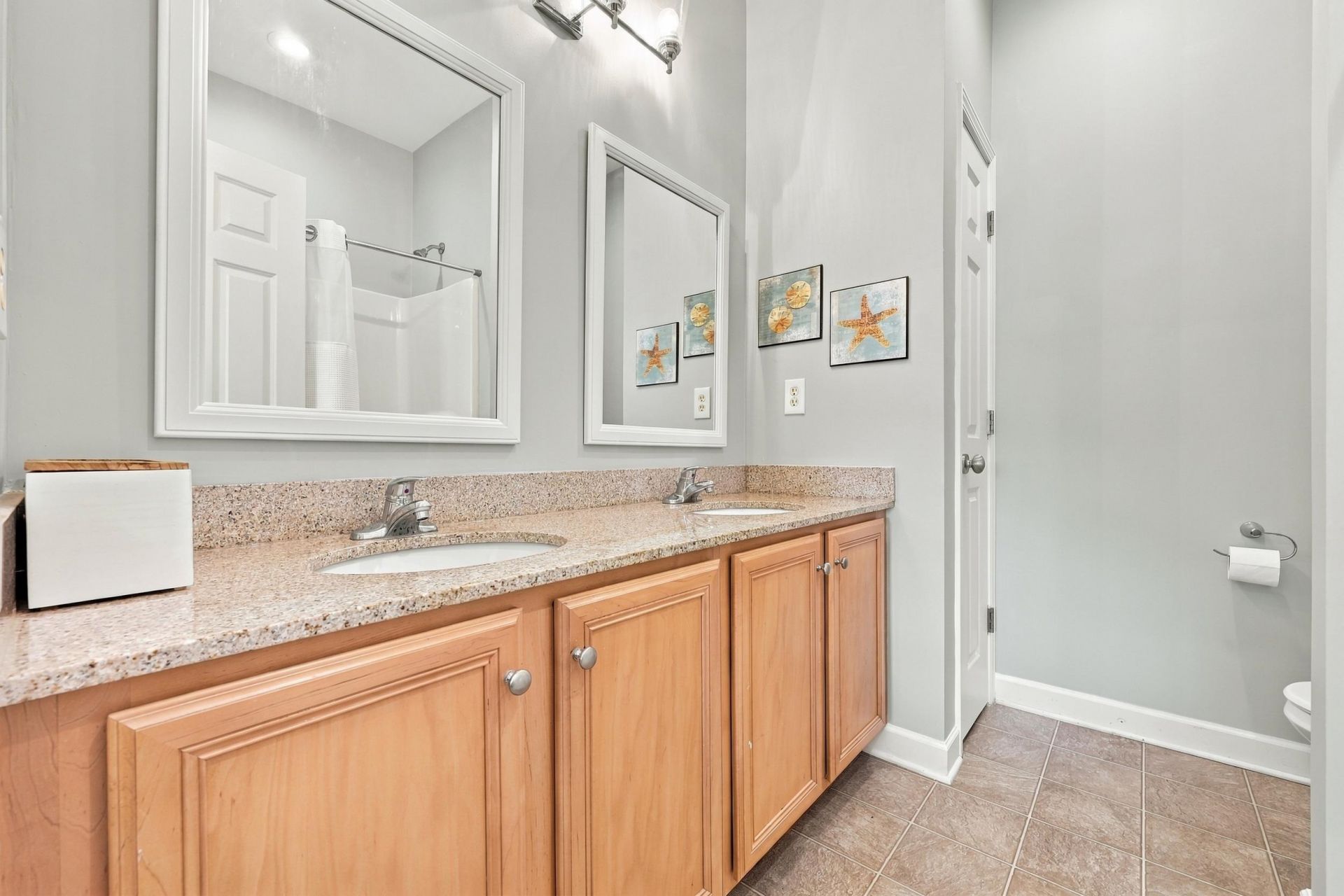 790 Howard Ave. Photo 31
