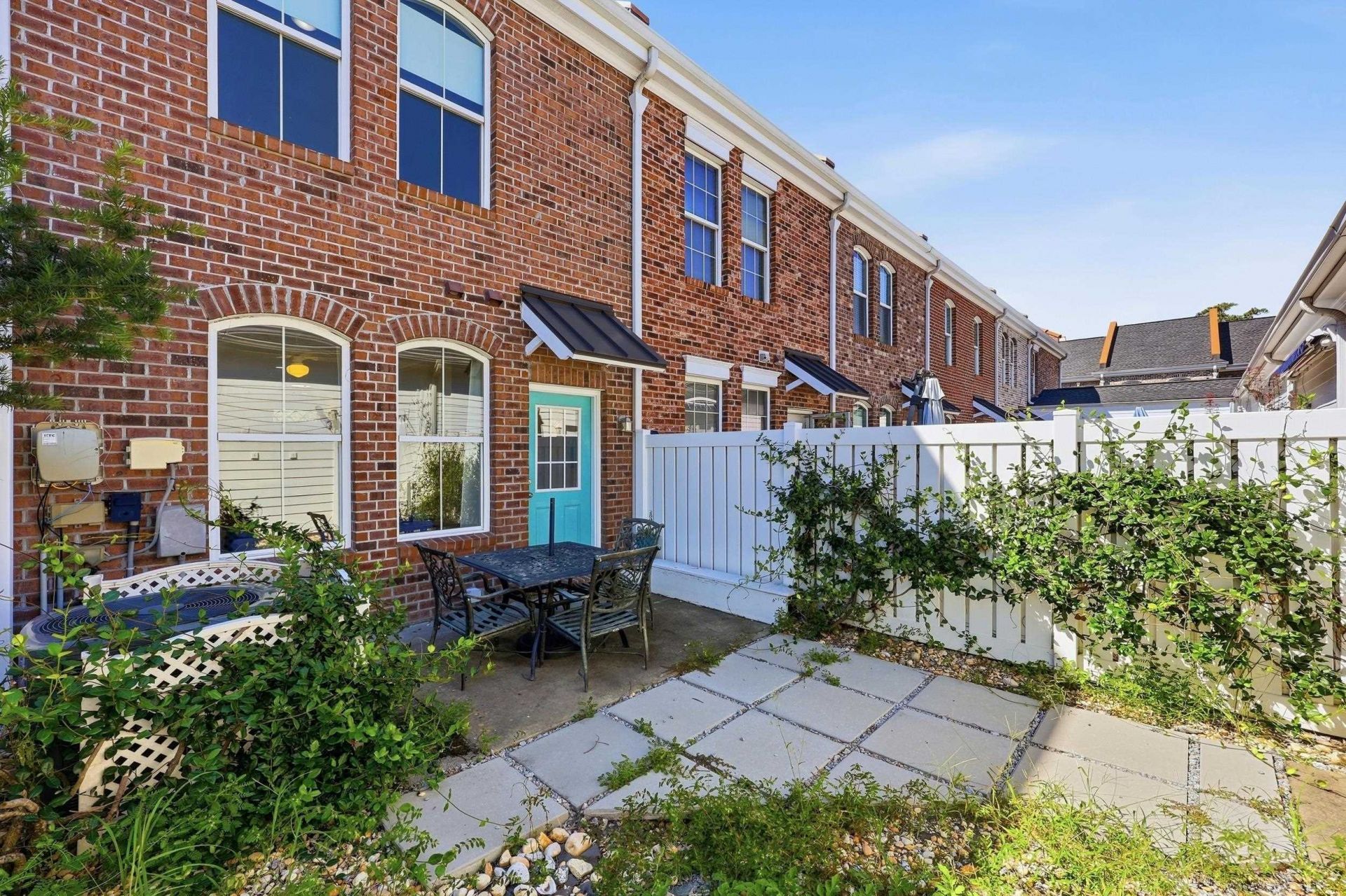 790 Howard Ave. Photo 35