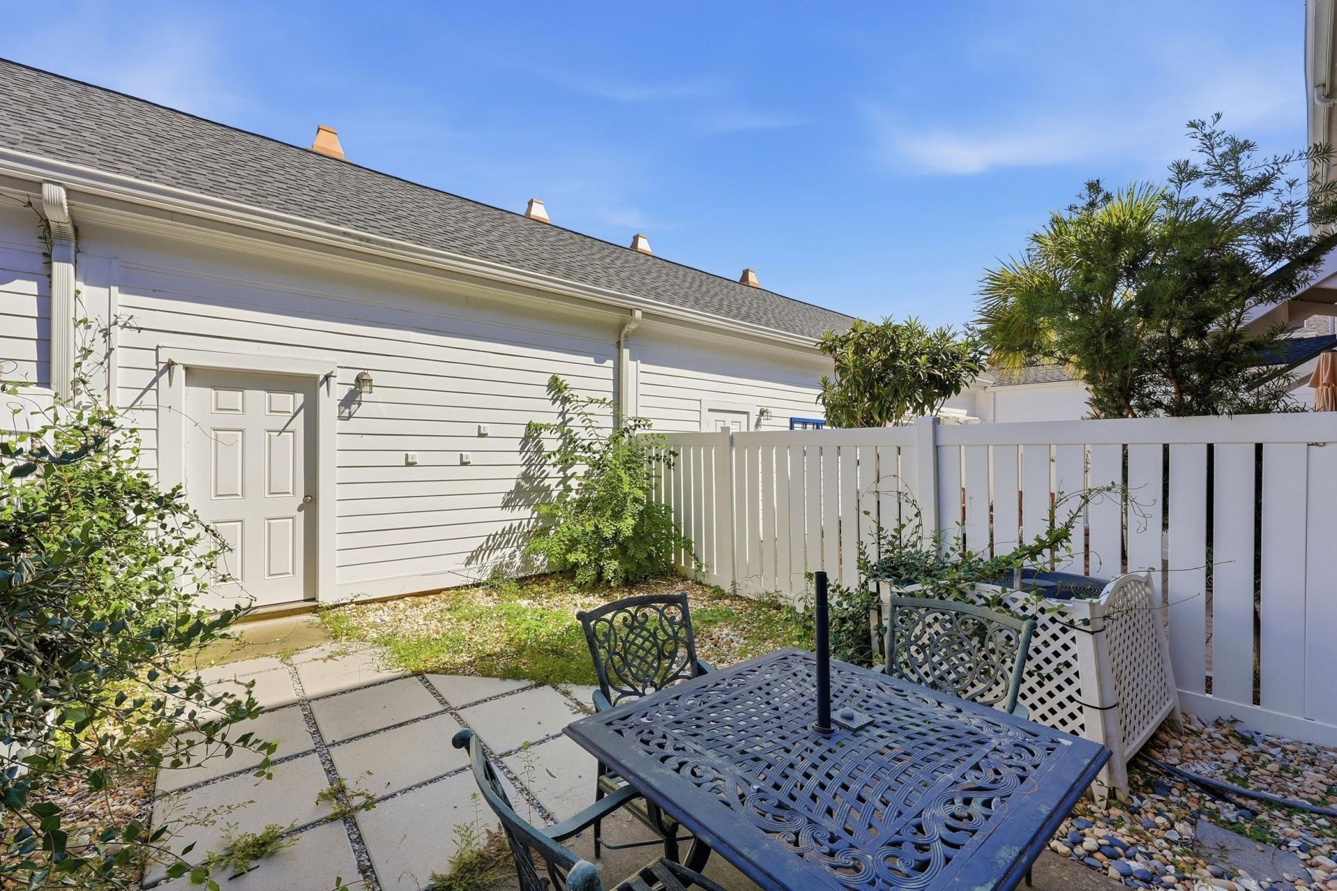 790 Howard Ave. Photo 37