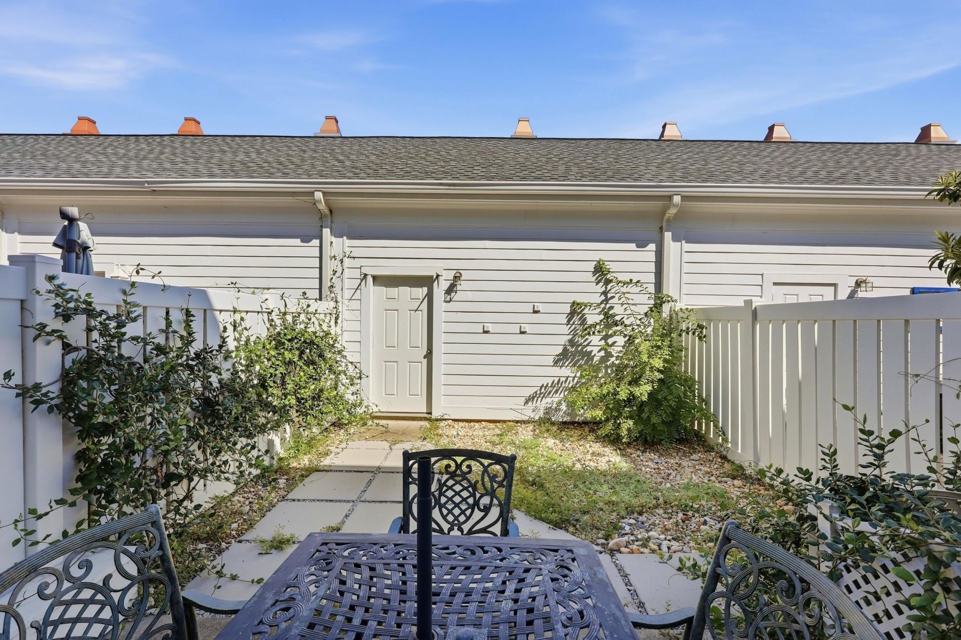 790 Howard Ave. Photo 39