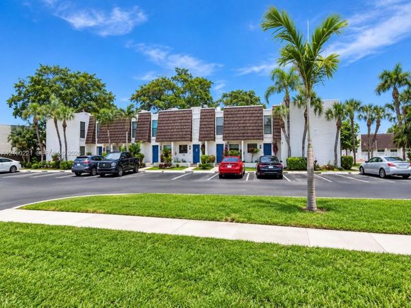 1570 NW 89th Ter , Unit 1570, Pembroke Pines, FL 33024