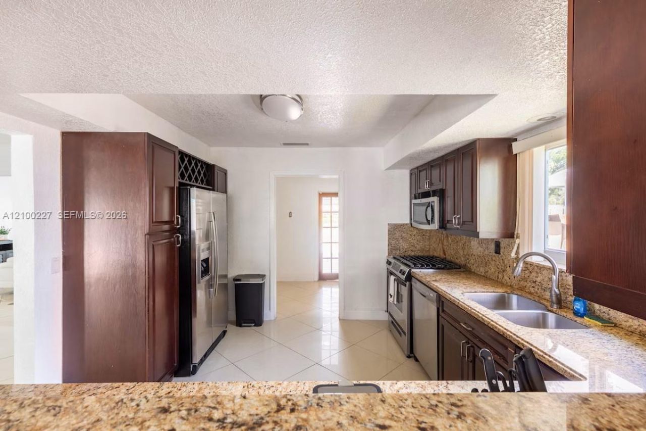10911 Taft St, Pembroke Pines, FL 33026 Photo