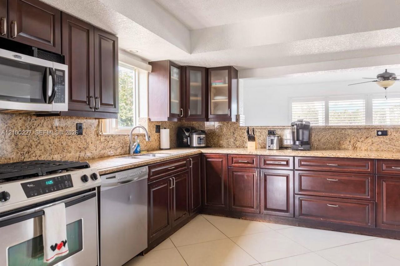 10911 Taft St, Pembroke Pines, FL 33026 Photo