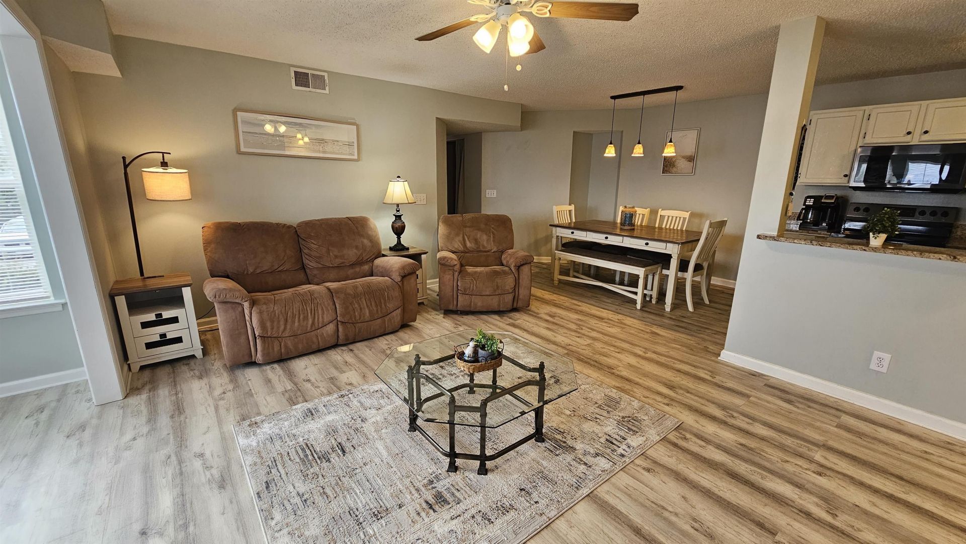 2266 Huntingdon Dr. Photo 4