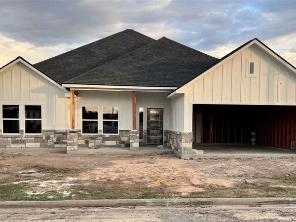 320 Cactus ST, Giddings, TX 78942