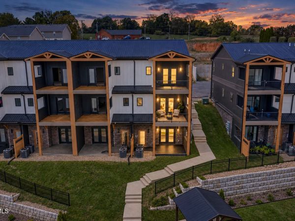 4160 Bristol Highway, Unit 601, Johnson City, TN 37601