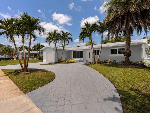 10911 Taft St, Pembroke Pines, FL 33026