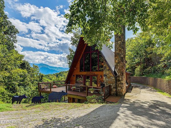 1404 S Baden Drive, Gatlinburg, TN 37738