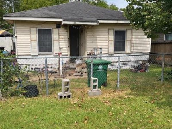 7217 Cowart Street, Houston, TX 77020