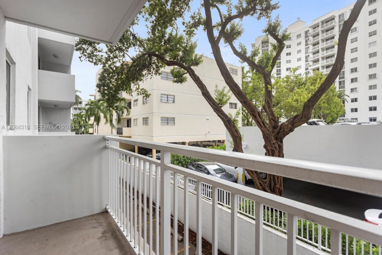 1666 West Ave , Unit 211, Miami Beach, FL 33139 Photo