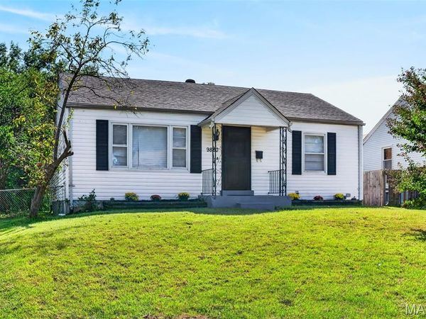 9820 Meadow View Drive, Overland, MO 63114