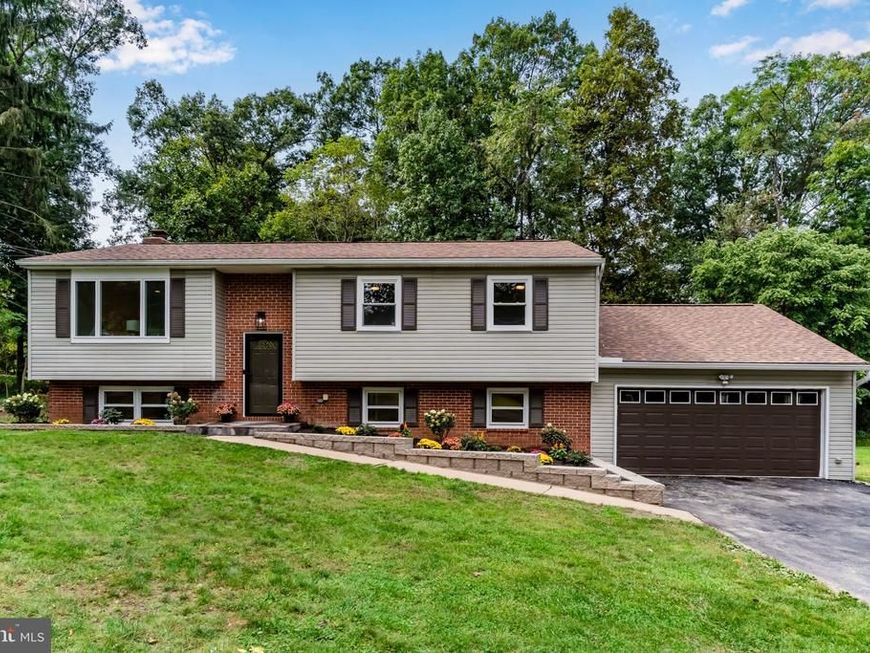 27 Hamilton Road, Boiling Springs, PA 17007 Main Photo