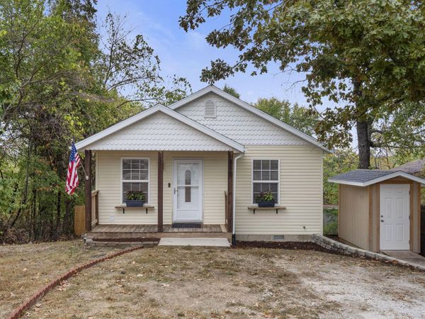 810 Knox Avenue, Hollister, MO 65672