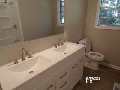 604 King Street Photo 10