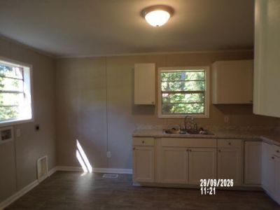 604 King Street Photo 4