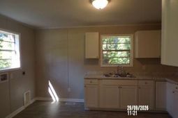 604 King Street photo 4