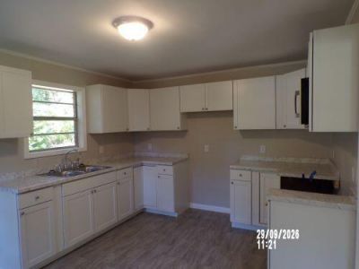 604 King Street Photo 6