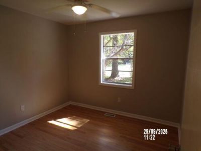 604 King Street Photo 8