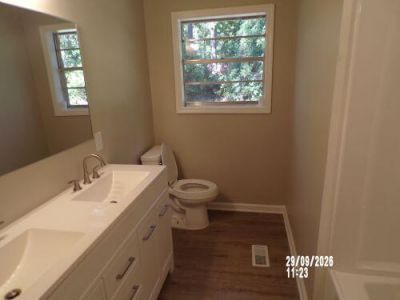 604 King Street Photo 9