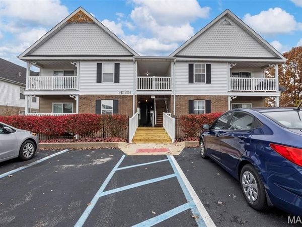 432 Saravalle Drive, St Peters, MO 63376